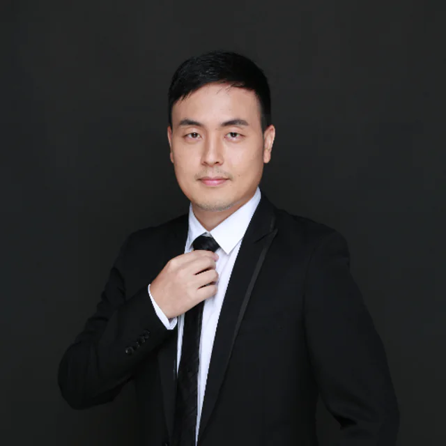 A member of the Zhiquan professional team